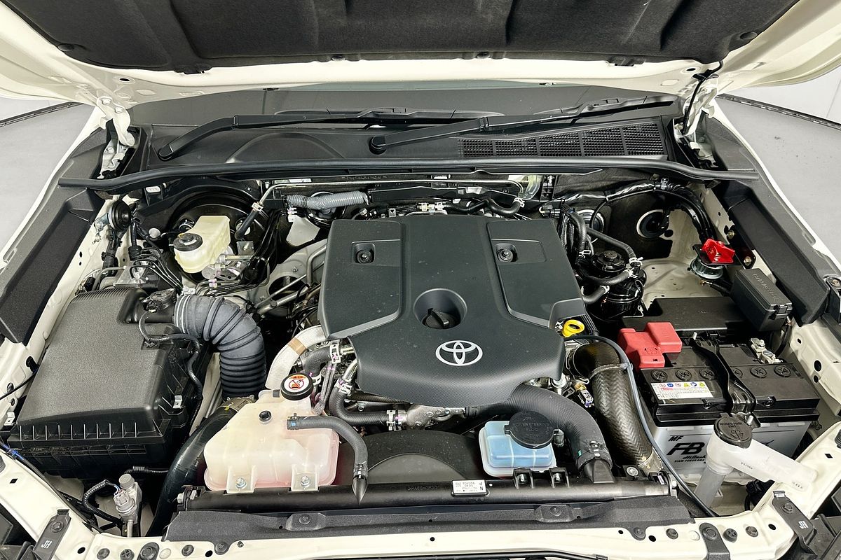 2025 Toyota HILUX SR (4x4) STEEL WHEELS GUN126R RC 4X4