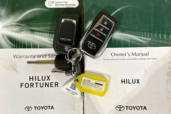 2021 Toyota HILUX SR5 (4x4) GUN126R FACELIFT 4X4