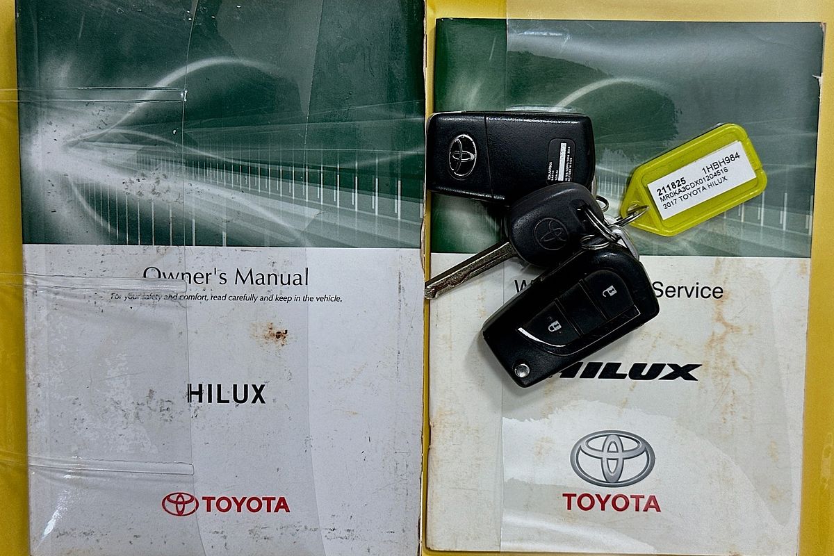 2017 Toyota HILUX SR (4x4) GUN126R 4X4