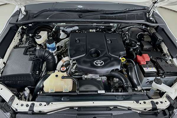 2024 Toyota HILUX SR 48V (4x4) GUN126R 4X4