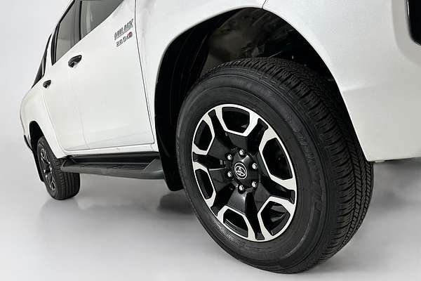 2024 Toyota Hilux SR5 (4x4) GUN126R 4X4