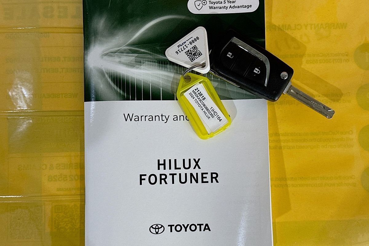 2024 Toyota HILUX SR GUN126R 4X4