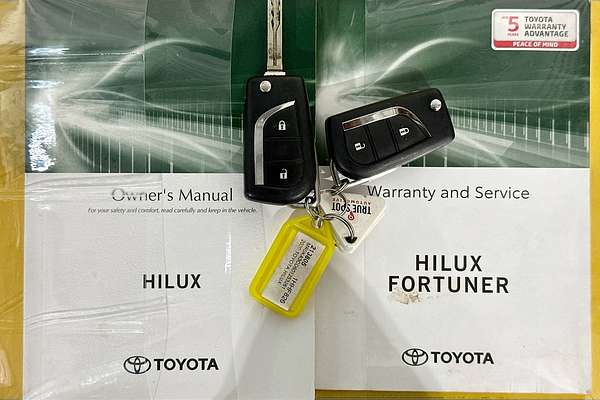 2020 Toyota HILUX SR (4x4) GUN126R FACELIFT 4X4
