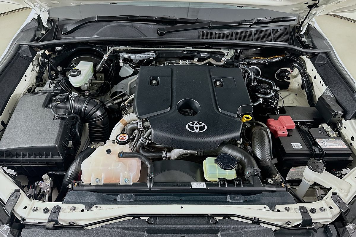 2020 Toyota HILUX SR5 (4x4) GUN126R FACELIFT 4X4