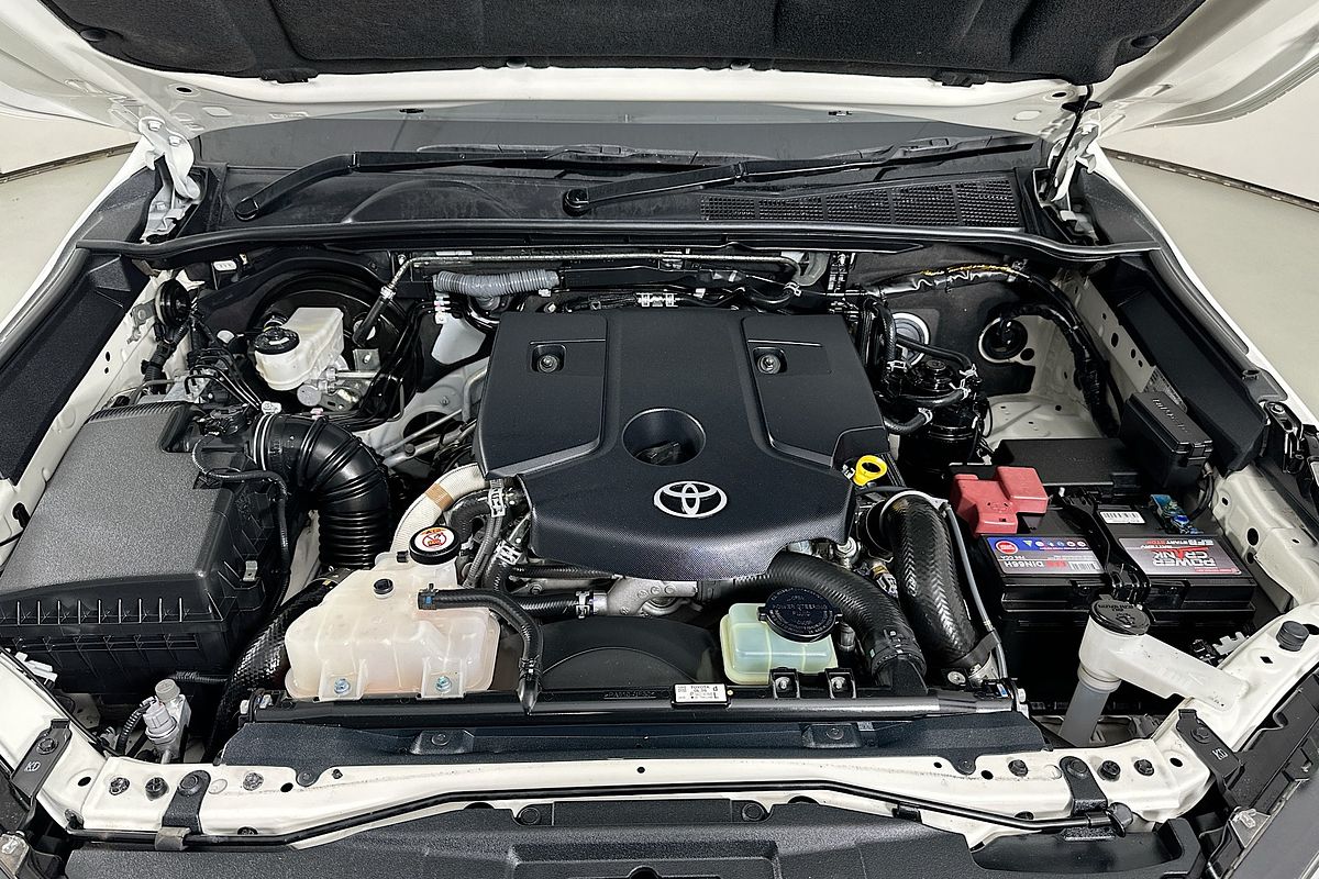 2020 Toyota HILUX SR5 (4x4) GUN126R FACELIFT 4X4