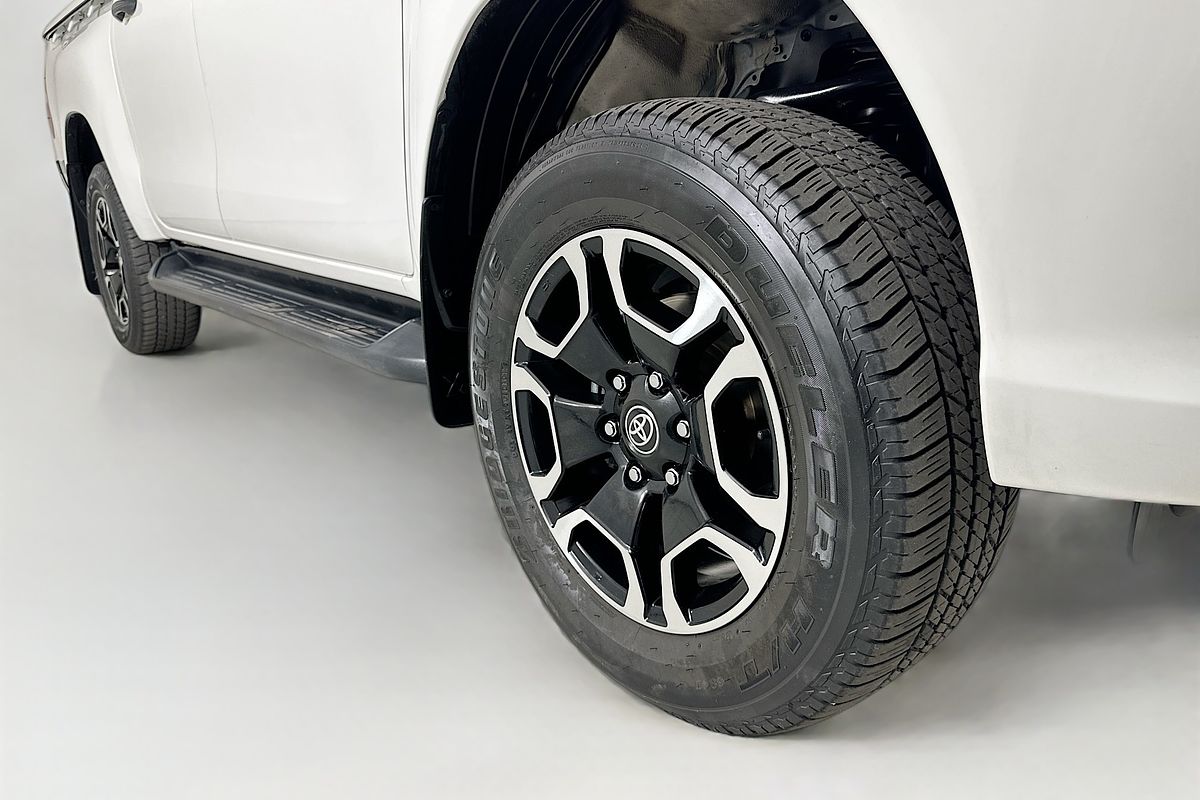 2017 Toyota HILUX SR (4x4) GUN126R 4X4