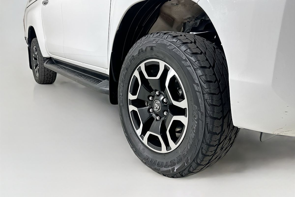 2020 Toyota HILUX SR5 (4x4) GUN126R FACELIFT 4X4