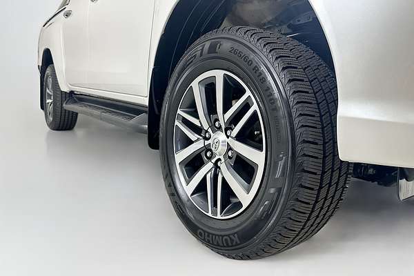 2017 Toyota HILUX SR5 (4x4) GUN126R 4X4