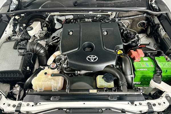 2017 Toyota HILUX SR5 (4x4) GUN126R 4X4