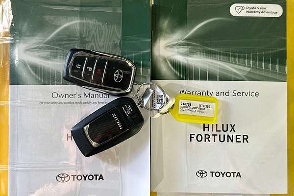 2024 Toyota HILUX SR 48V (4x4) GUN126R 4X4