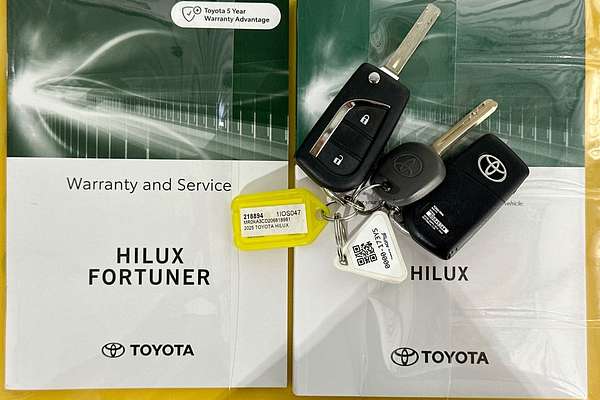 2025 Toyota HILUX SR (4x4) STEEL WHEELS GUN126R RC 4X4