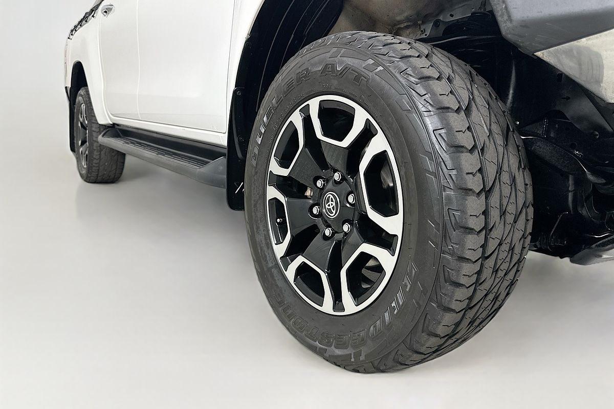 2021 Toyota HILUX SR5 (4x4) GUN126R FACELIFT 4X4