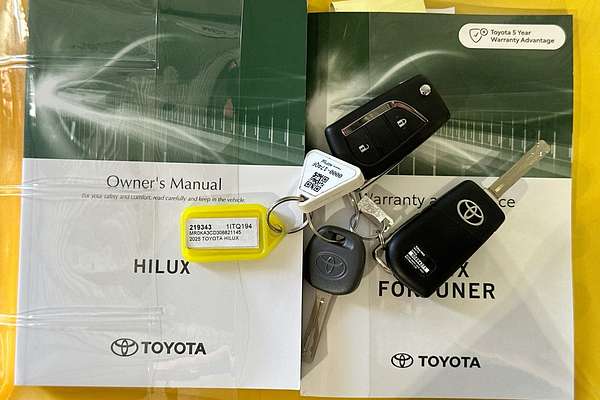 2025 Toyota HILUX SR (4x4) STEEL WHEELS GUN126R RC 4X4