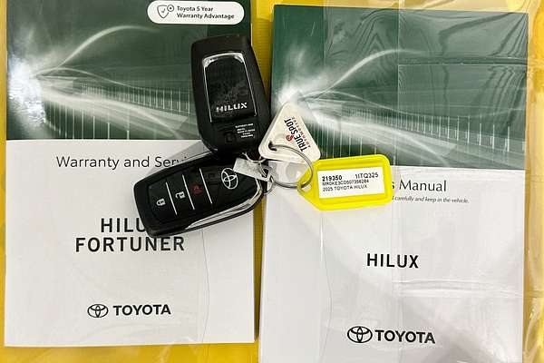 2025 Toyota HILUX SR 48V (4x4) GUN126R RC 4X4