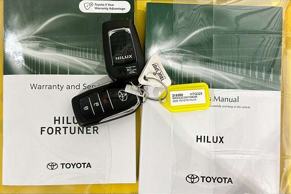 2025 Toyota HILUX SR 48V (4x4) GUN126R RC 4X4