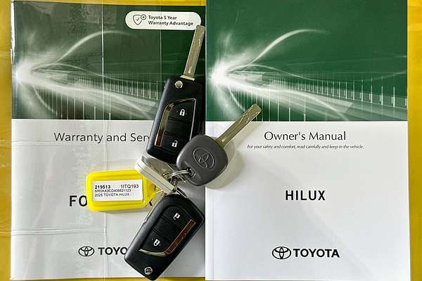 2025 Toyota HILUX SR (4x4) STEEL WHEELS GUN126R RC 4X4