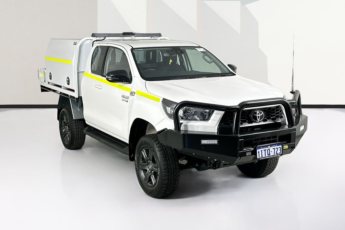2025 Toyota HILUX SR (4x4) GUN126R RC 4X4
