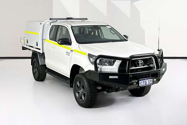 2025 Toyota HILUX SR (4x4) GUN126R RC 4X4