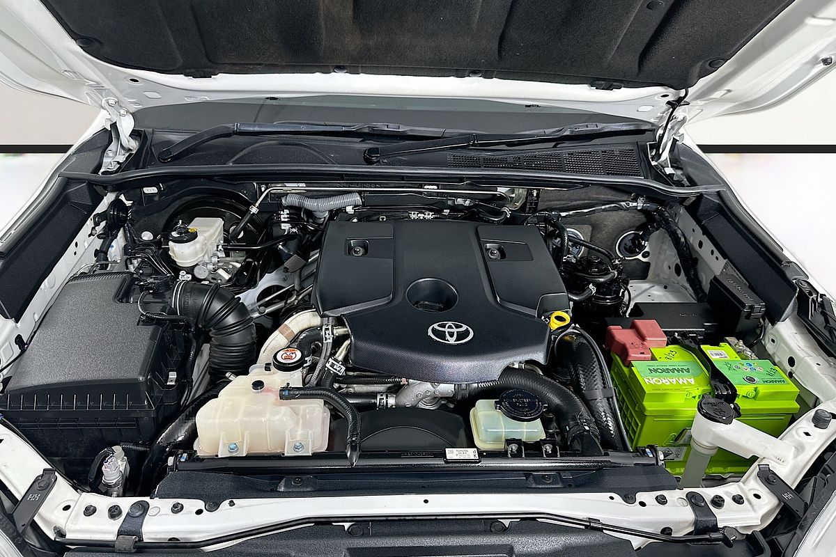 2017 Toyota HILUX SR5 (4x4) GUN126R 4X4