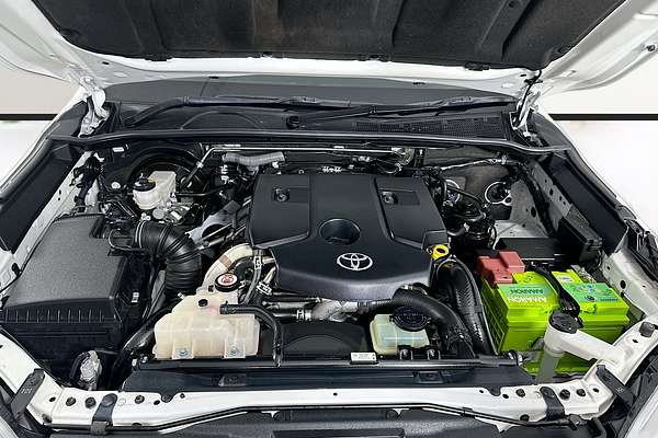 2017 Toyota HILUX SR5 (4x4) GUN126R 4X4