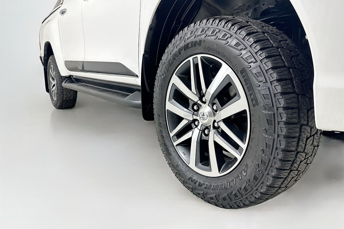 2019 Toyota HILUX SR5 (4x4) GUN126R MY19 4X4