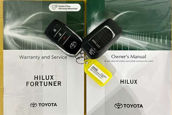 2024 Toyota HILUX SR 48V (4x4) GUN126R 4X4