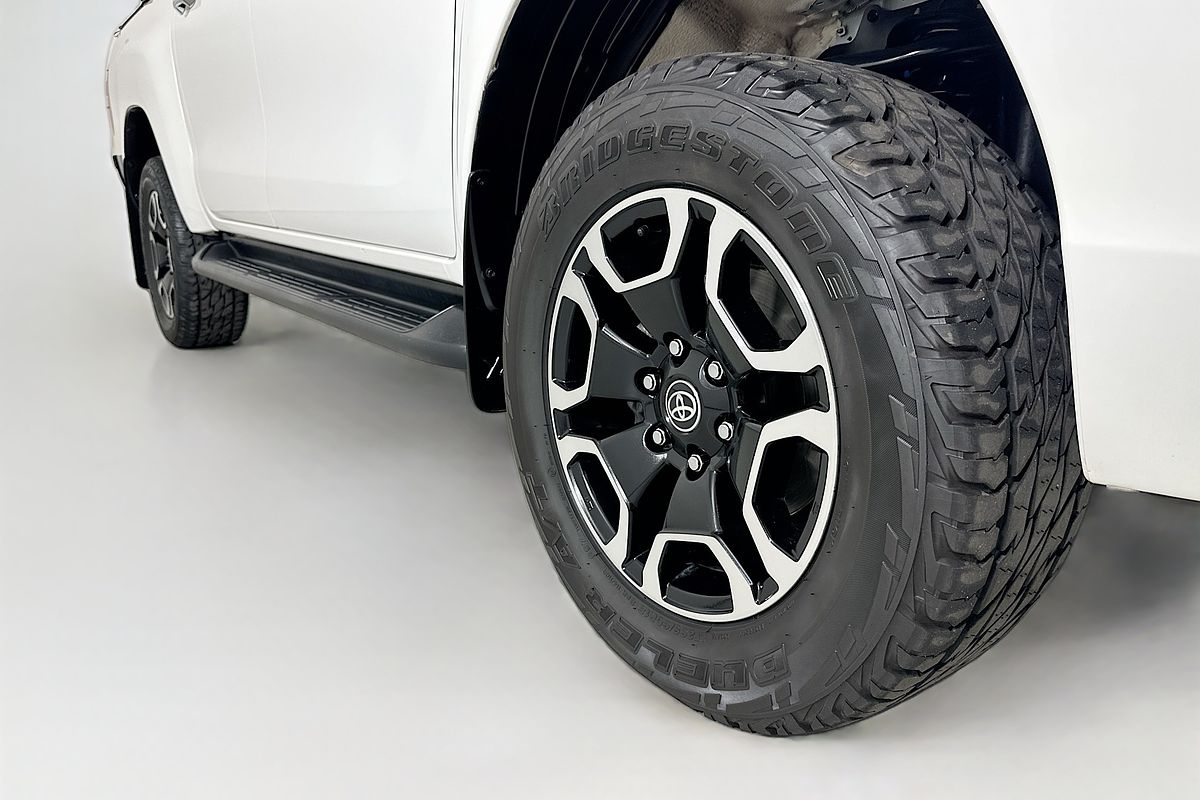 2021 Toyota HILUX SR5 (4x4) GUN126R FACELIFT 4X4