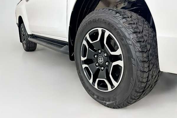 2021 Toyota HILUX SR5 (4x4) GUN126R FACELIFT 4X4