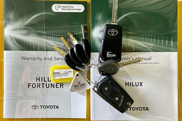 2025 Toyota HILUX SR (4x4) STEEL WHEELS GUN126R RC 4X4