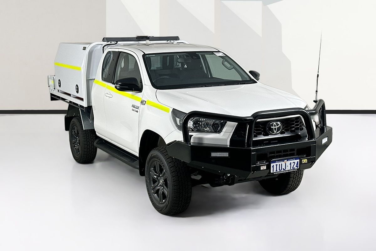 2025 Toyota HILUX SR (4x4) GUN126R RC 4X4