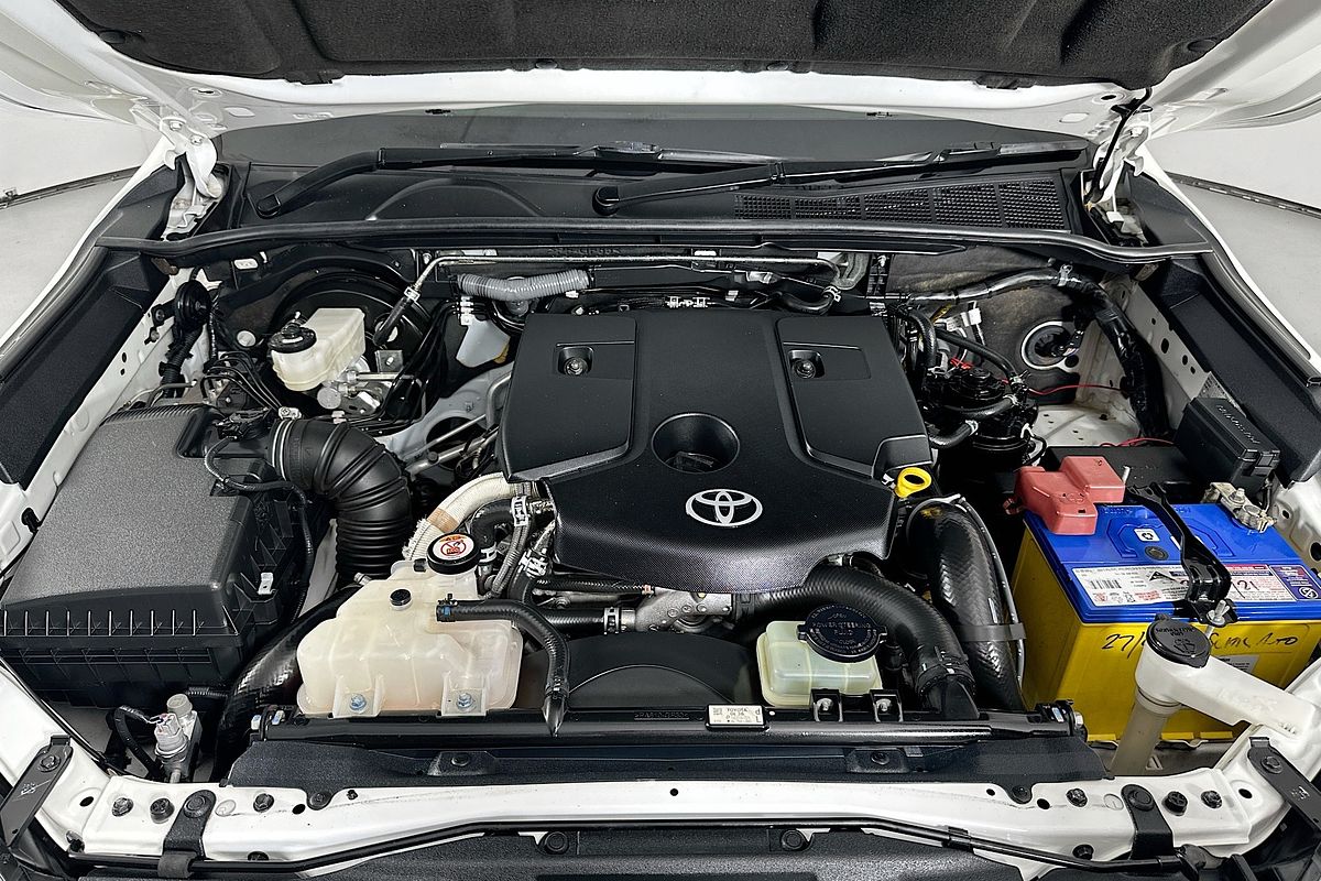 2017 Toyota HILUX SR5 (4x4) GUN126R 4X4