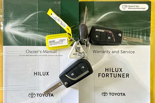 2025 Toyota HILUX SR (4x4) STEEL WHEELS GUN126R RC 4X4