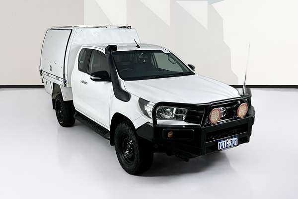 2017 Toyota HILUX SR (4x4) GUN126R 4X4