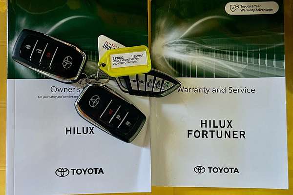 2024 Toyota HILUX SR 48V (4x4) GUN126R 4X4
