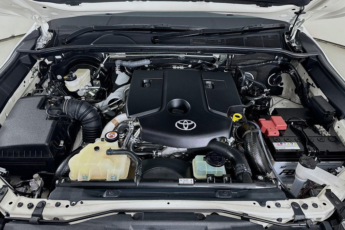 2023 Toyota HILUX SR5 (4x4) GUN126R 4X4
