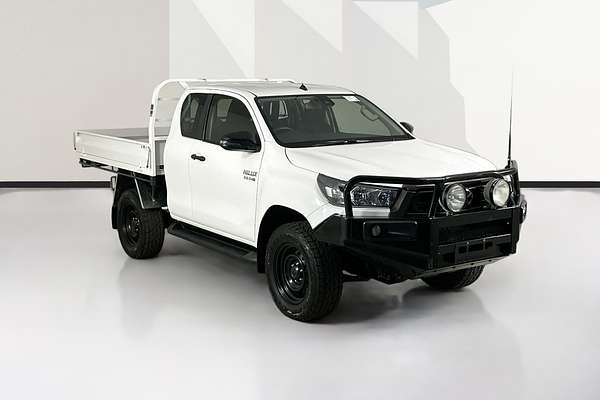 2020 Toyota Hilux SR (4x4) GUN126R FACELIFT 4X4