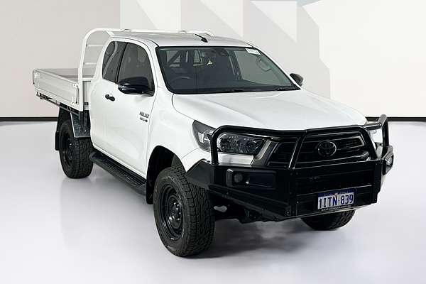 2020 Toyota Hilux SR (4x4) GUN126R FACELIFT 4X4