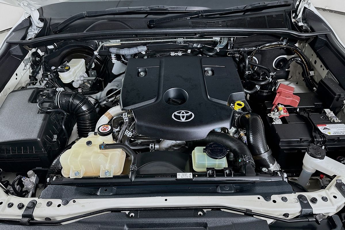 2020 Toyota HILUX SR5 (4x4) GUN126R FACELIFT 4X4