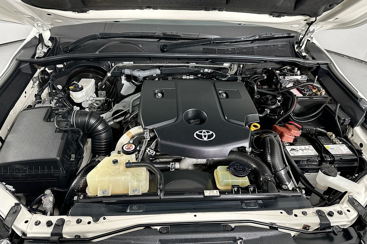 2021 Toyota HILUX SR5 (4x4) GUN126R FACELIFT 4X4