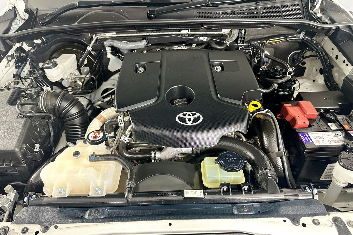 2017 Toyota HILUX SR5 (4x4) GUN126R 4X4