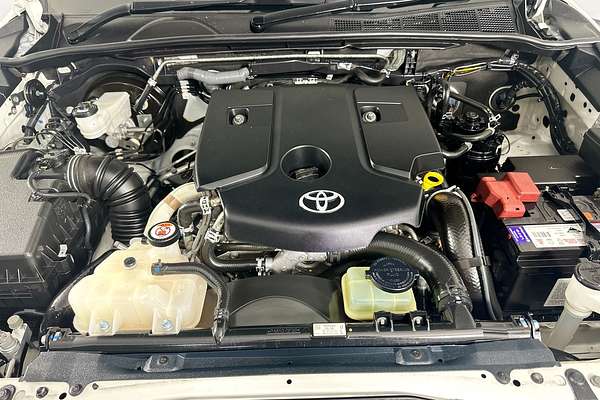 2017 Toyota HILUX SR5 (4x4) GUN126R 4X4