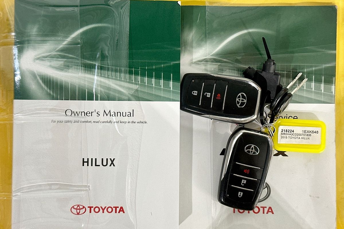 2015 Toyota HILUX SR5 (4x4) GUN126R 4X4