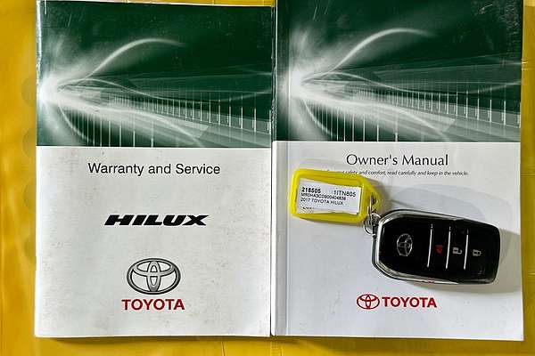 2017 Toyota HILUX SR5 (4x4) GUN126R 4X4