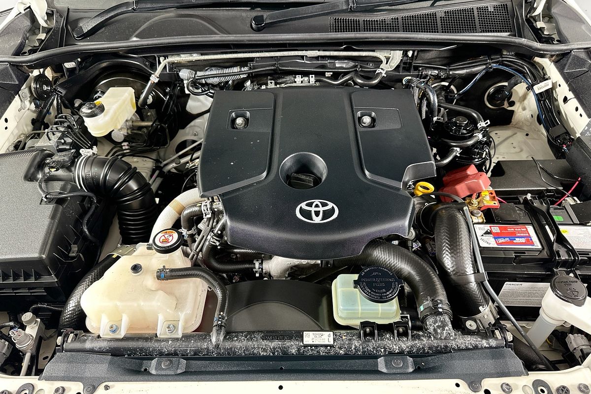 2021 Toyota HILUX SR5 (4x4) GUN126R FACELIFT 4X4