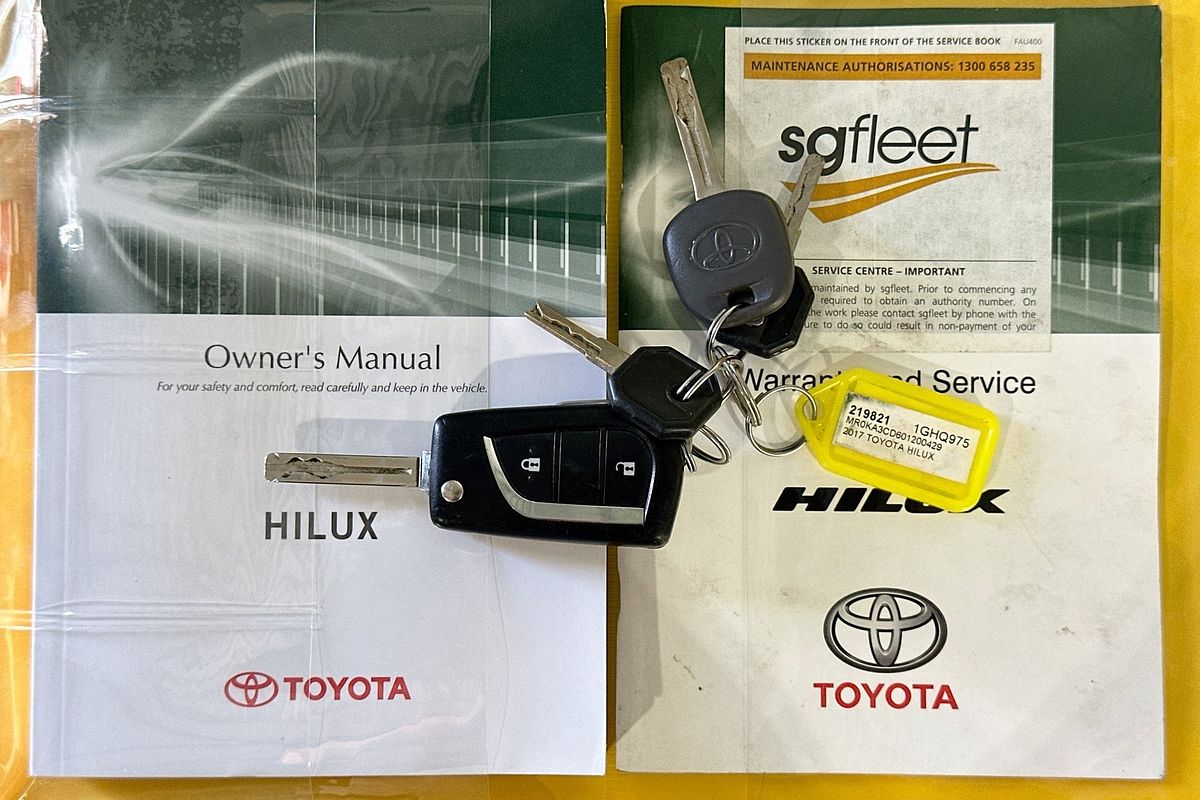 2017 Toyota HILUX SR (4x4) GUN126R 4X4