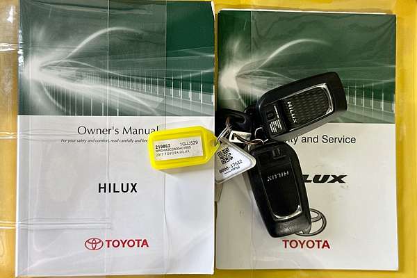 2017 Toyota HILUX SR5 (4x4) GUN126R 4X4