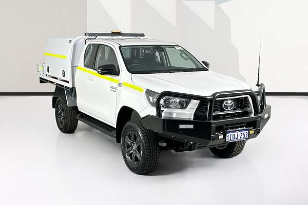 2025 Toyota Hilux SR (4x4) GUN126R RC 4X4