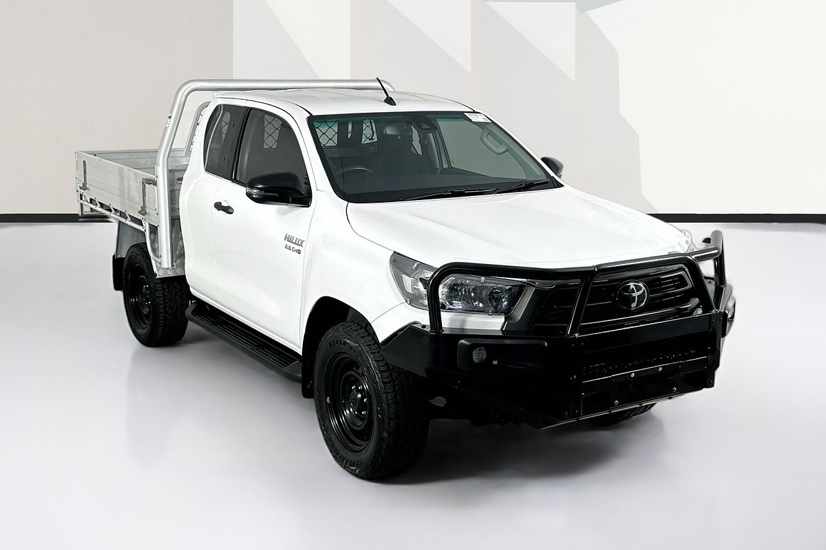 2020 Toyota Hilux SR (4x4) GUN126R FACELIFT 4X4