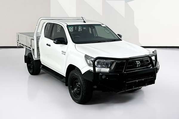 2020 Toyota Hilux SR (4x4) GUN126R FACELIFT 4X4
