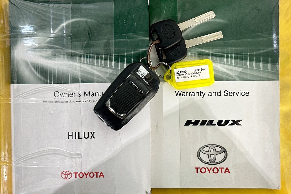 2017 Toyota HILUX SR5 (4x4) GUN126R 4X4